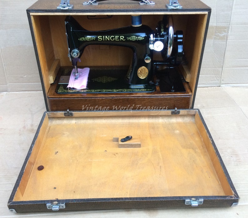 Vintage Singer 99, 99K Hand Crank Sewing Machine With Instruction
