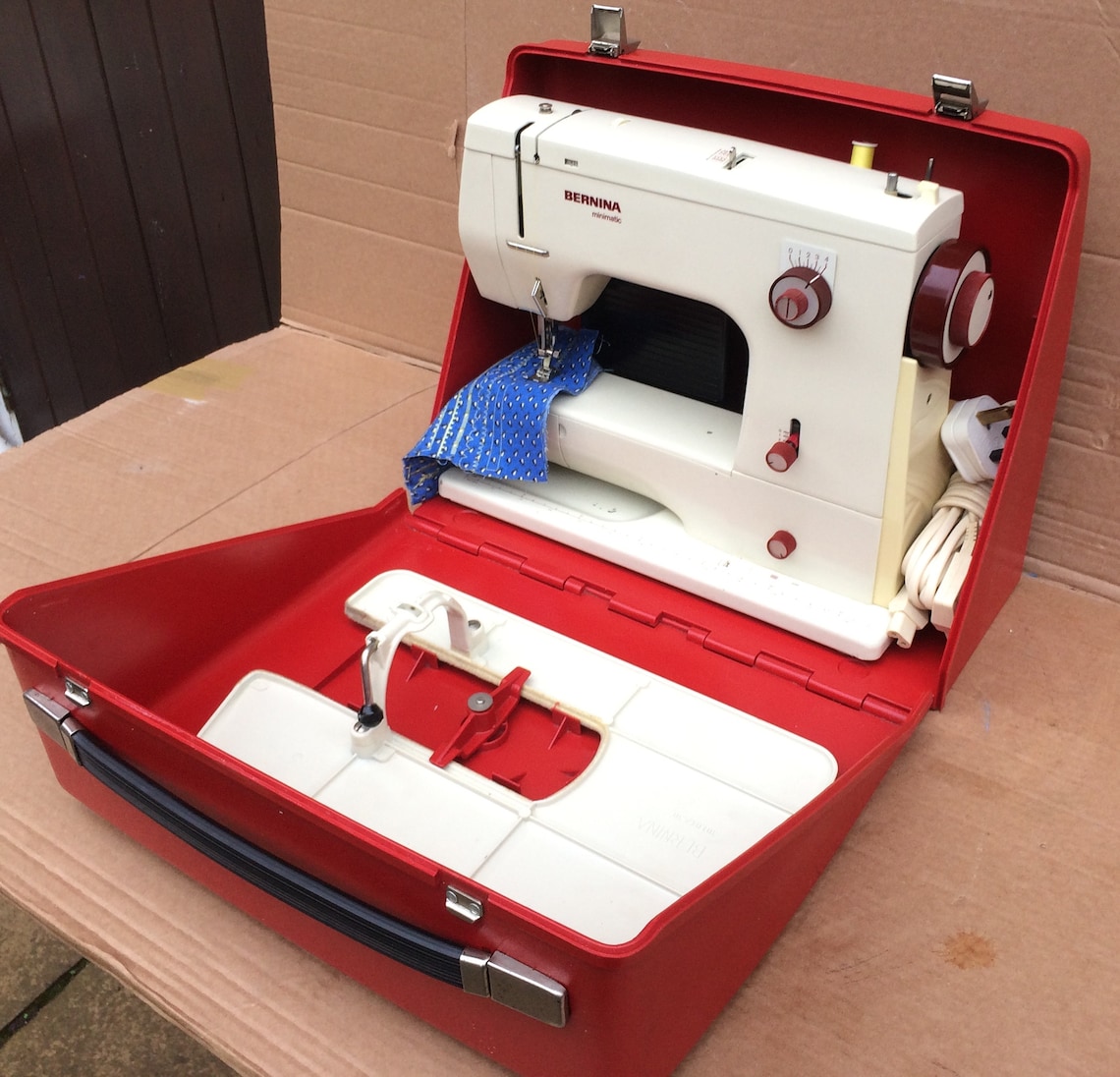 Bernina 807 Minimatic Zig Zag Multi Decorative Stitch Sewing Machine