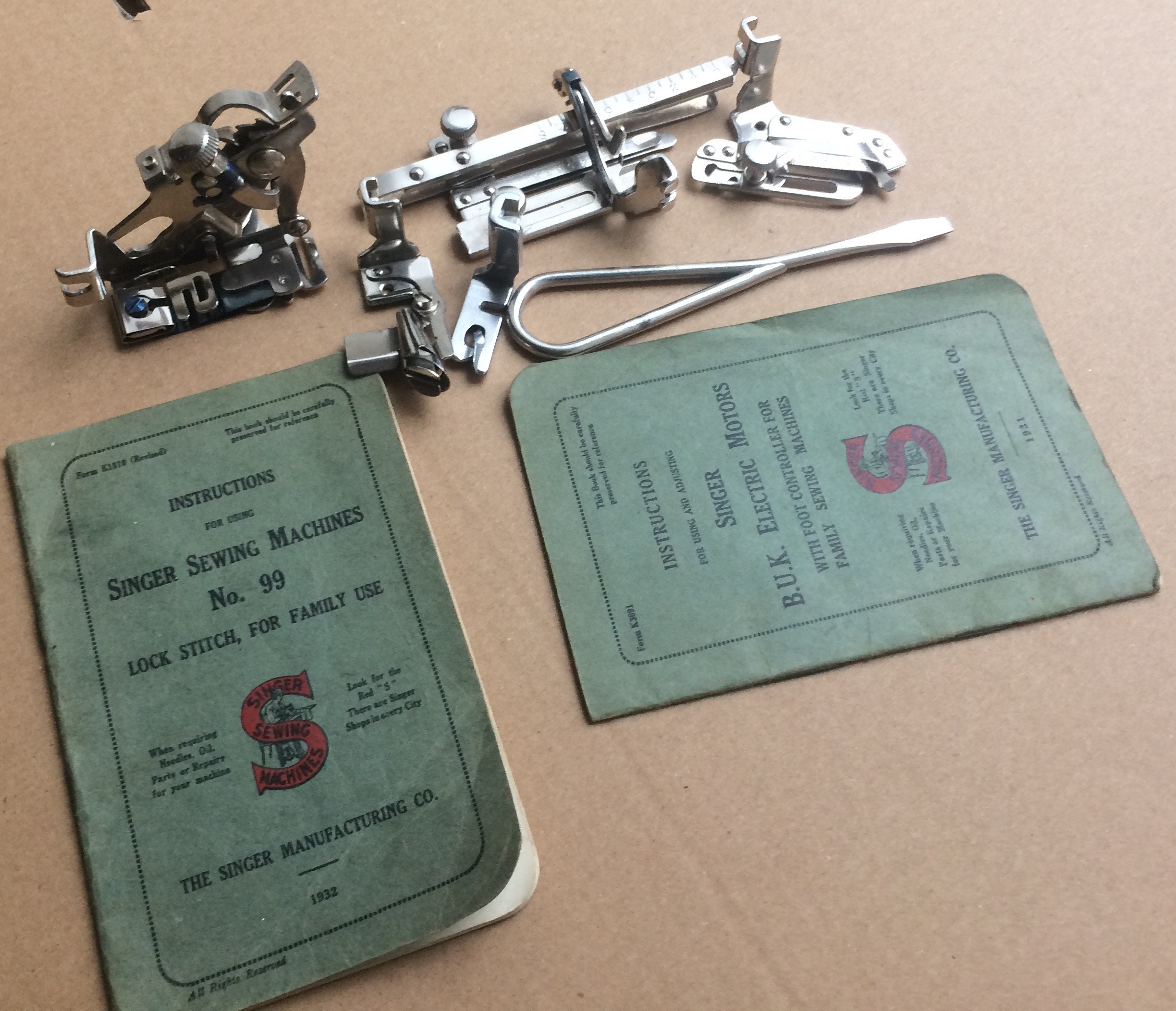 Vintage Singer Low Shank Sewing Machine Attachments & Manuals