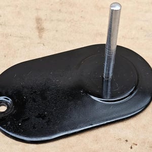 Vintage Singer 221 / 222K Featherweight spool pin cover plate