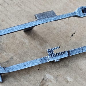Jones Serpentine Sewing Machine Feed Dog component