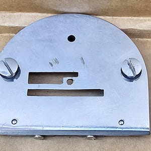 Singer 221 Featherweight Sewing Machine Throat Needle feed dog Plate Simanco Part 45772