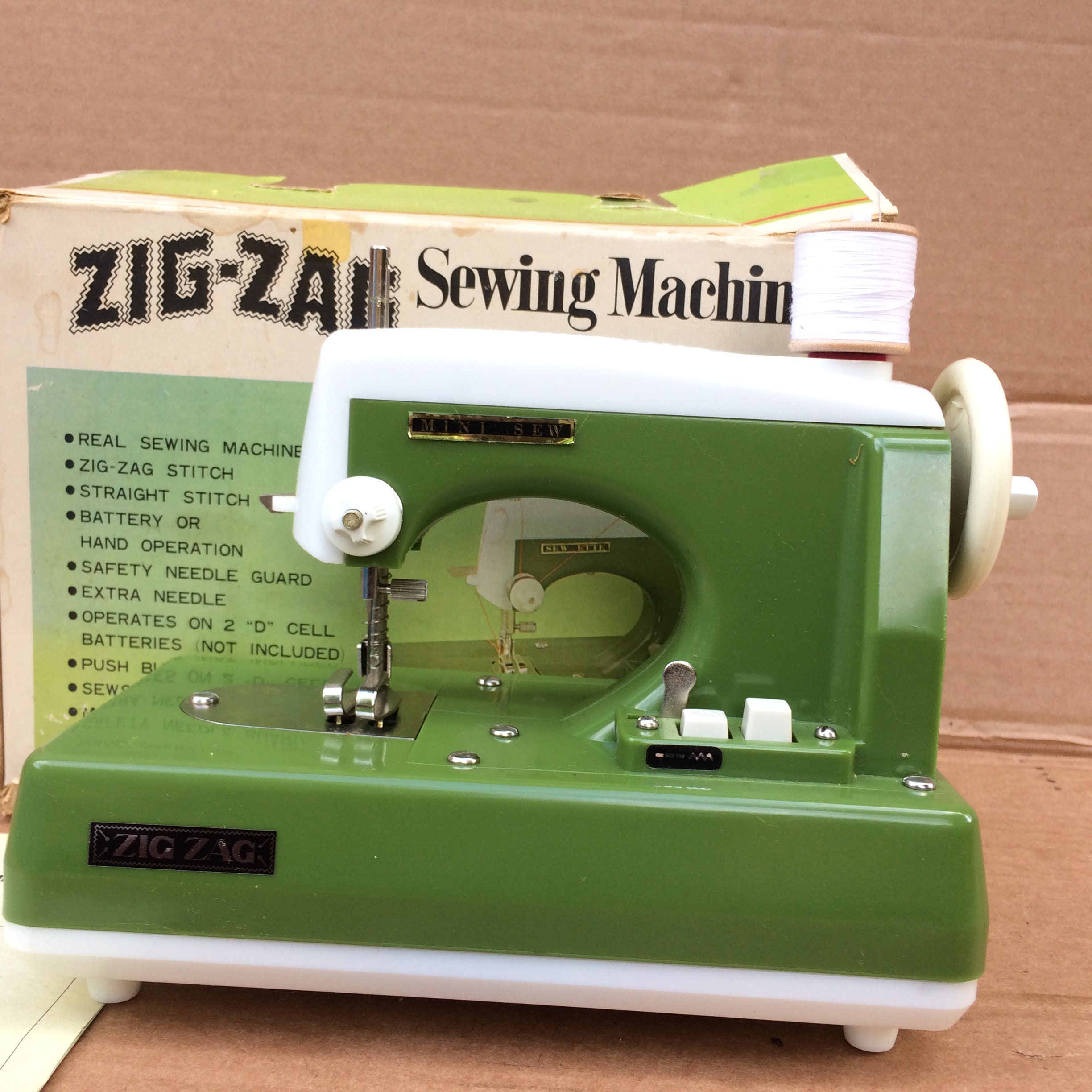 Easy Sew Battery Operated Lockstitch Child Sewing Machine