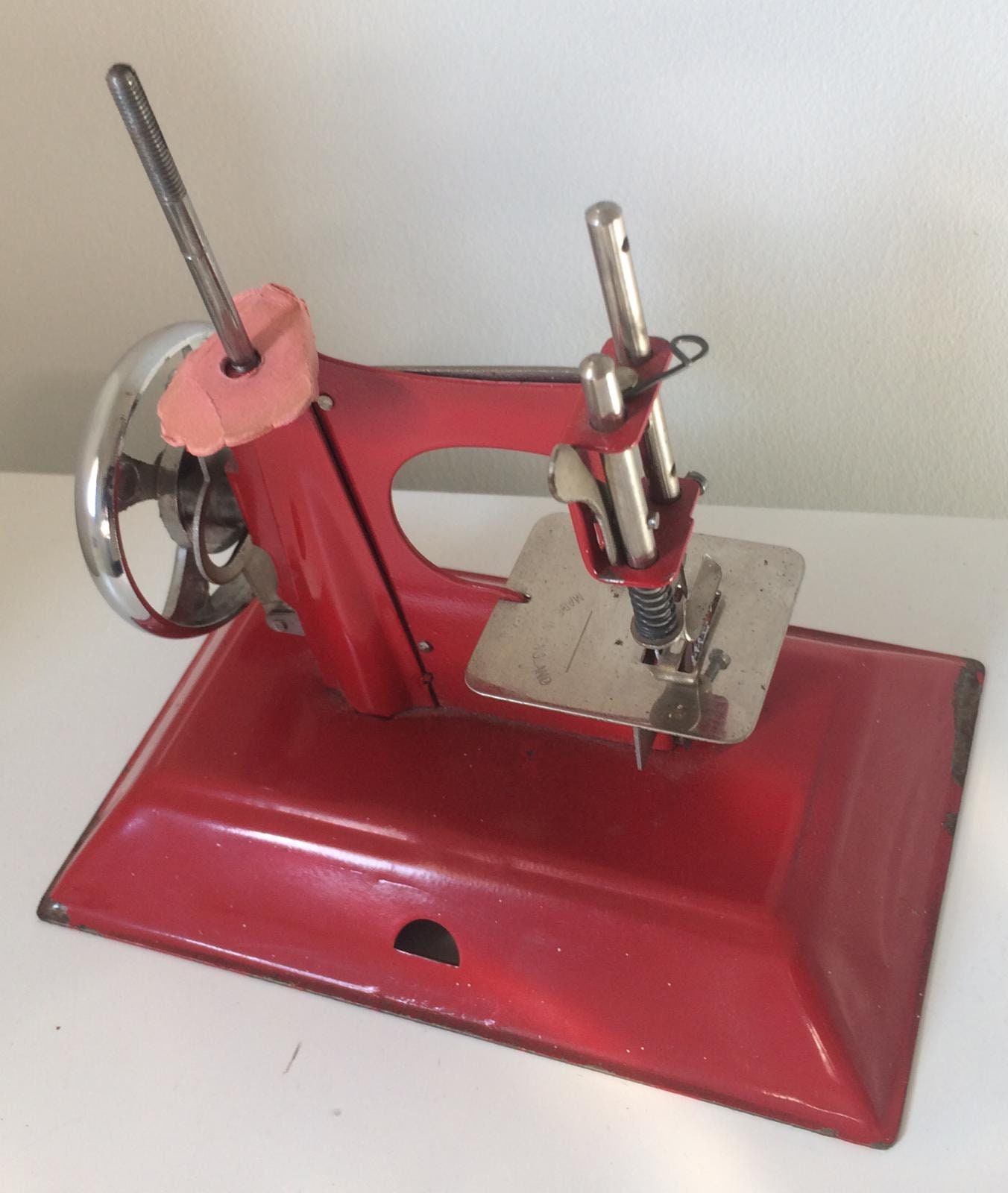 ビンテージ トイミシン リトルベティ 1950s Red Little Betty Toy Sewing Machine in Working
