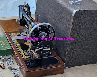 Singer 128K La Vencedora Hand Crank Sewing Machine With