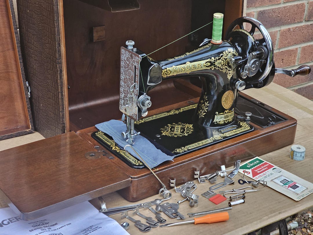 Vintage Singer 28, 28K Hand Crank Sewing Machine With Croc Case and ...