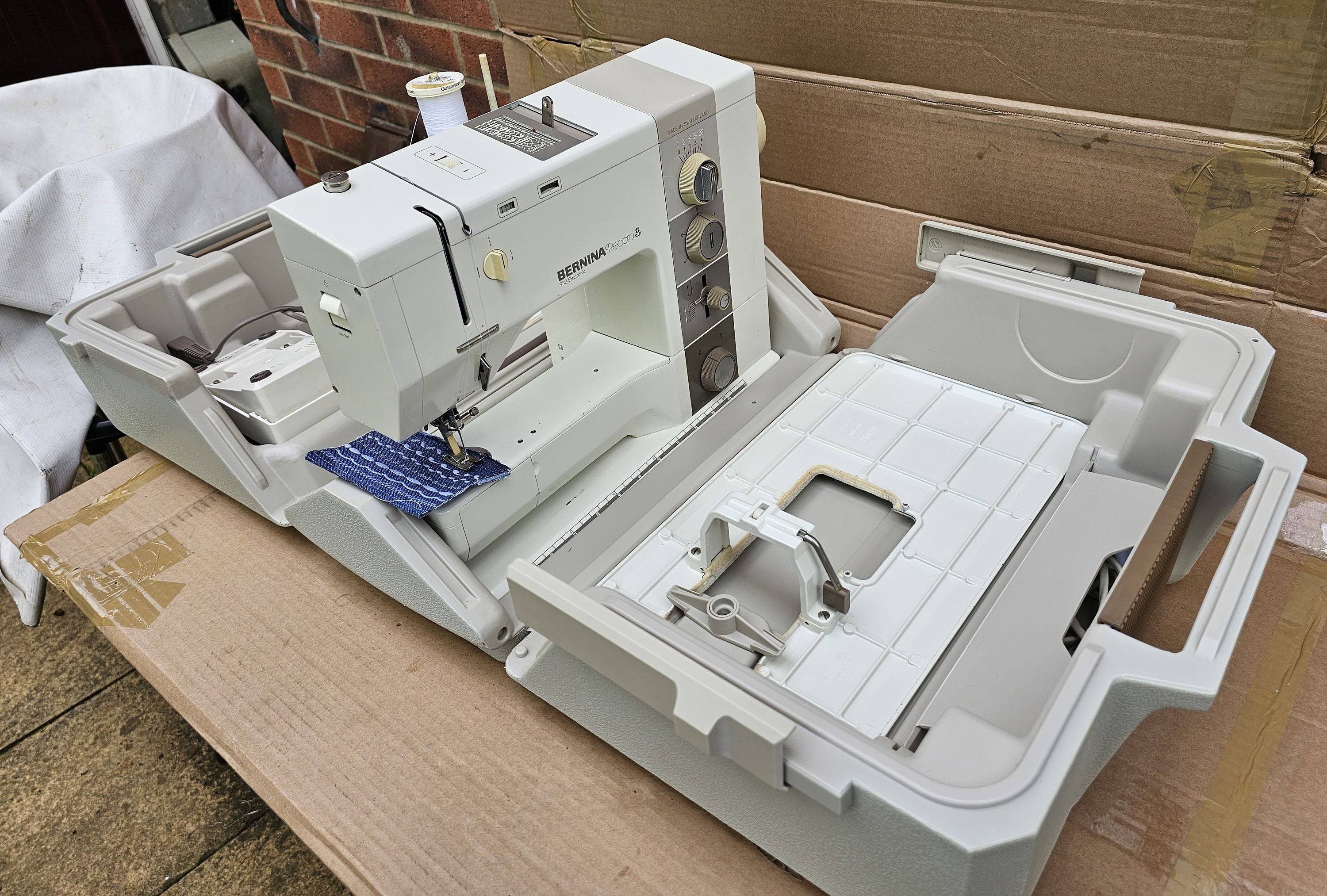 Bernina 932 Electronic Multi Stitch Sewing Machine With Instruction