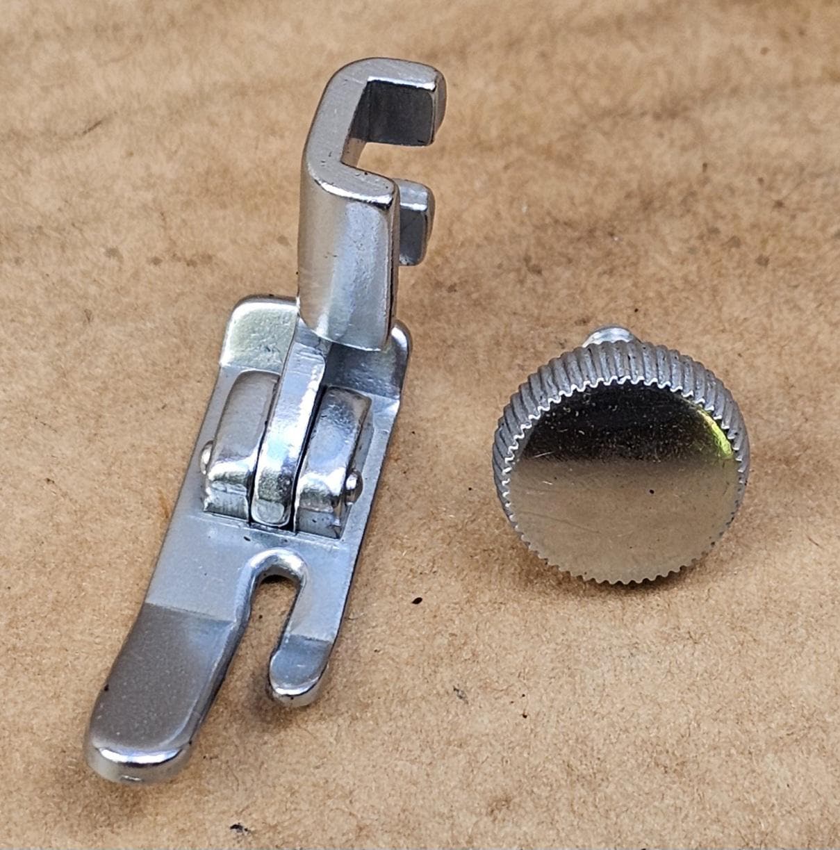 Singer Low Shank Sewing Machine Straight Stitch Hinged Presser Foot 45321