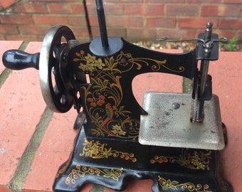 ビンテージ KAYANEE Sew Master おもちゃのミシン、動作する金属製