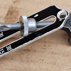 シンガー 221 フェザーウェイトミシン ステッチ長さ調整レバーアセンブリ（ブラックプレート付き）