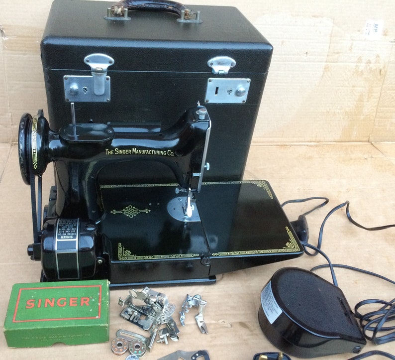 221K Singer Featherweight Sewing Machine With Accessories. Etsy