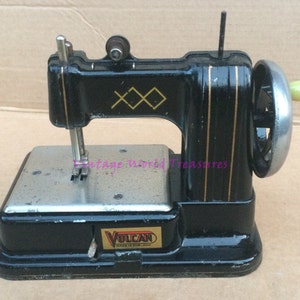 Vulcan Toy, Miniature child&#39;s Chain stitch hand crank sewing machine
