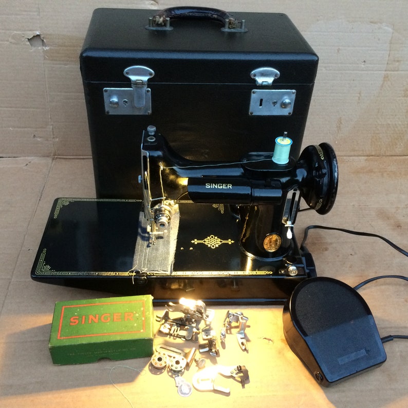 221K Singer Featherweight Sewing Machine With Accessories. Etsy
