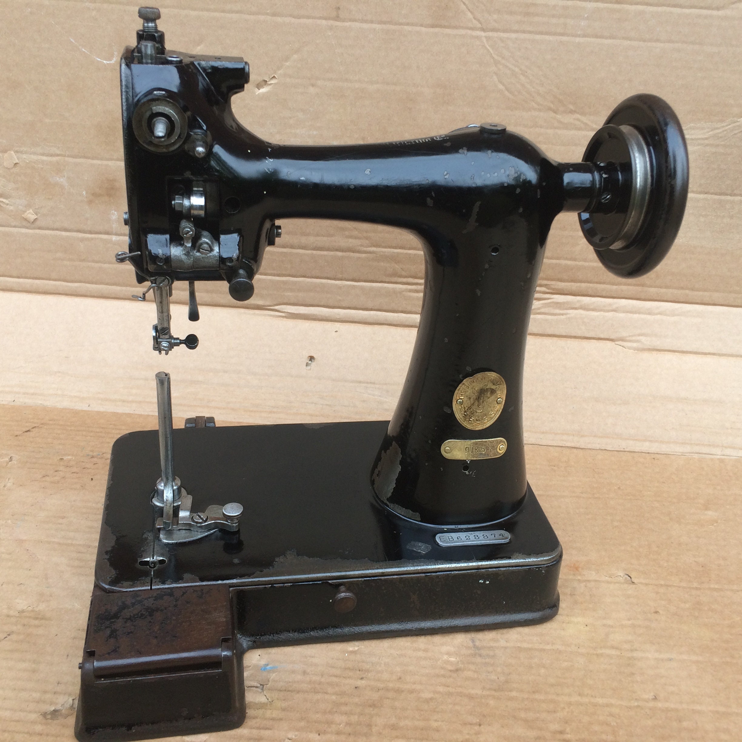 Vintage Elna Zig Zag Free Arm Sewing Machine With Case 