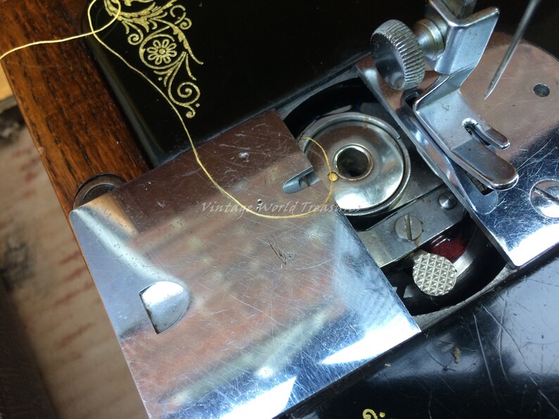 Vintage Singer 99, 99K Hand Crank Sewing Machine With Instruction