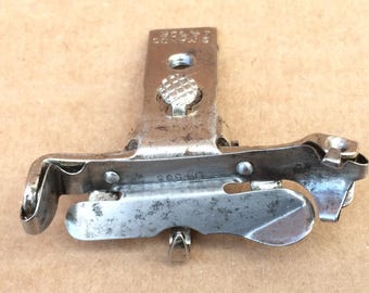 Vintage Singer 28, 128, 27, 127 Sewing Machine shuttle carrier,