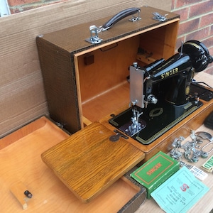 Singer 99K Electric Vintage Sewing machine with accessories & motor Instruction manual