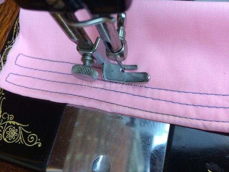 Vintage Singer 99, 99K Hand Crank Sewing Machine With Instruction