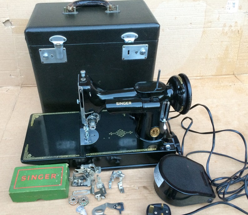 221K Singer Featherweight Sewing Machine With Accessories. Etsy