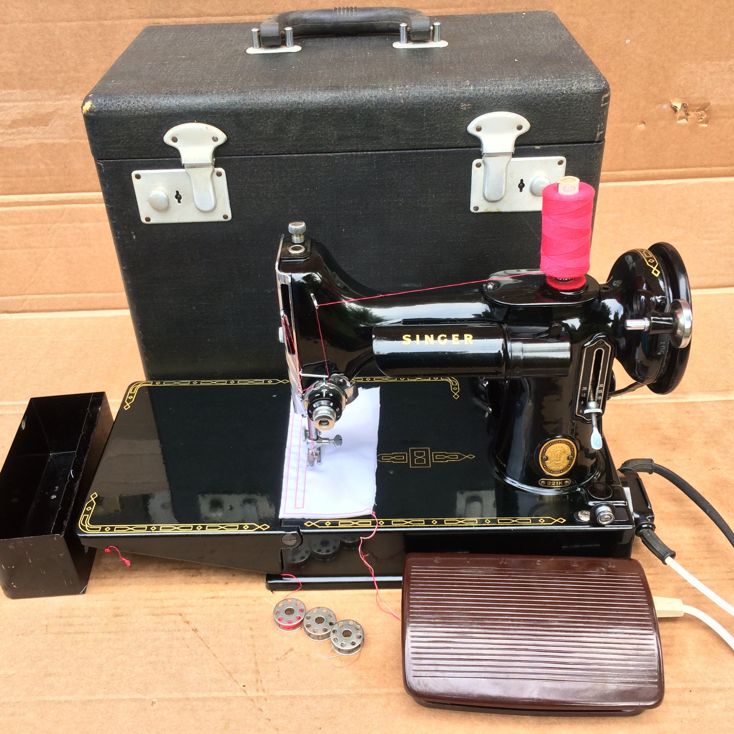 Vintage Singer Featherweight Sewing Machine for sale Only 2 left at 60