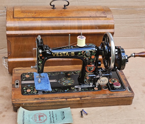 Antique Vesta B L.O Dietrich Altenburg Handcrank 3/4 Size