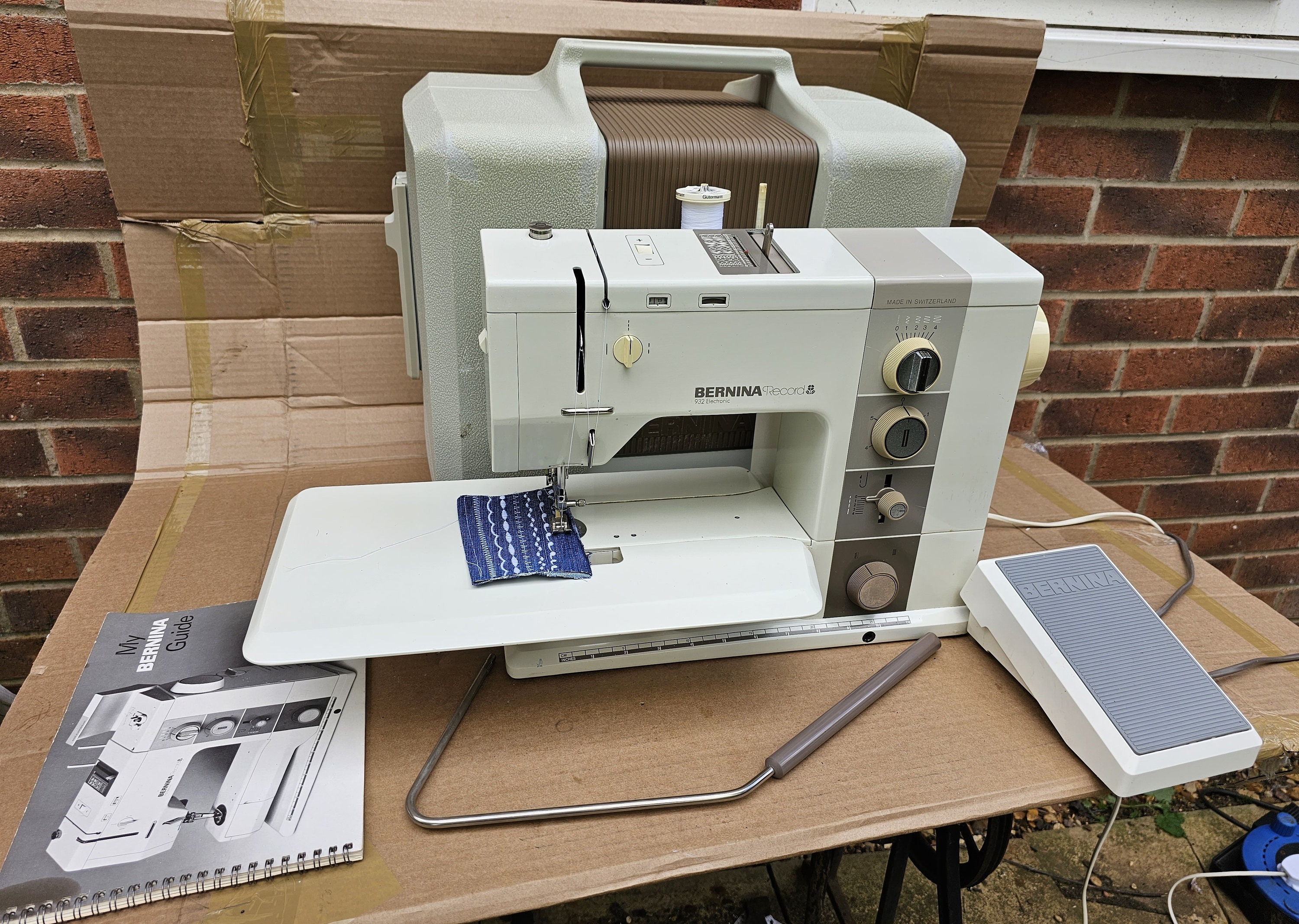 Bernina 932 Electronic Multi Stitch Sewing Machine With Instruction