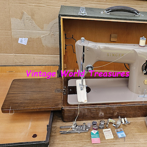 Singer 201K elektrische naaimachine met aluminium behuizing en accessoires