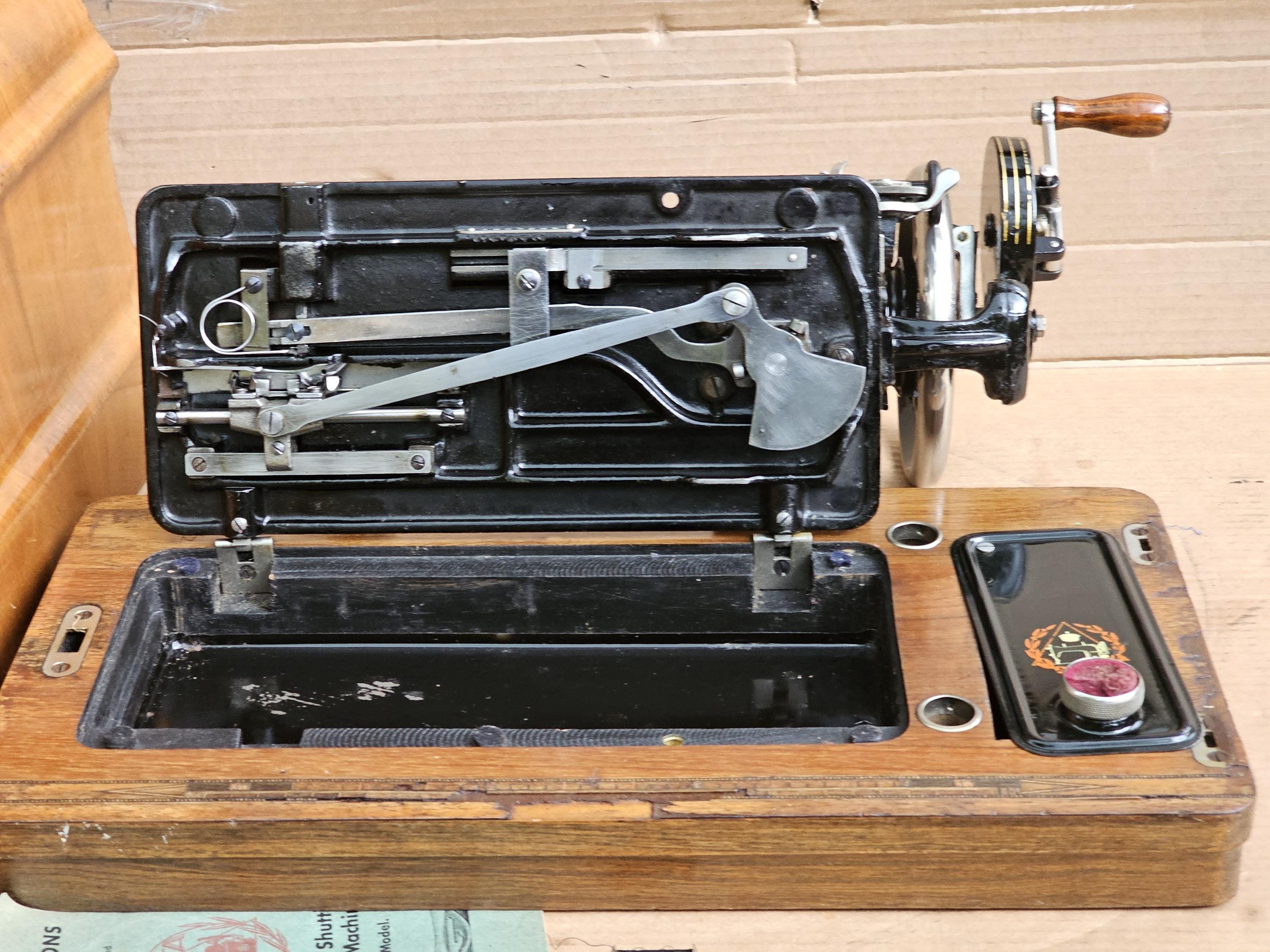 Antique Vesta B L.O Dietrich Altenburg Handcrank 3/4 Size