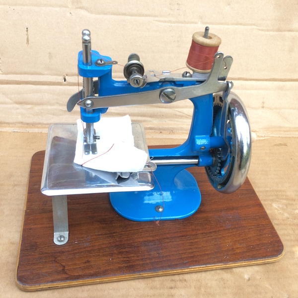 Vintage Blue Essex miniature/toy chain stitch sewing machine, Toy Sewing Machine, Collectables, Vintage Toys, studio Room Decor,