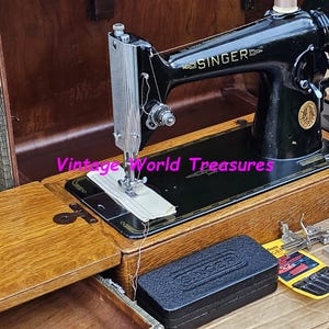 Singer 201K vintage naaimachine met slinger en accessoires