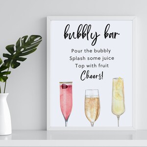 Puede incluir: Un cartel blanco con texto negro que dice "bubbly bar" e instrucciones para hacer una bebida burbujeante. El cartel presenta tres ilustraciones de acuarela de copas de champán llenas de bebidas de diferentes colores.