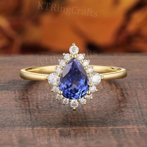 Vintage Halo Sapphire Engagement ring,Yellow Gold Bridal ring,Pear cut Sapphire&Moissanite Cluster ring,September Birthstone,Promise ring