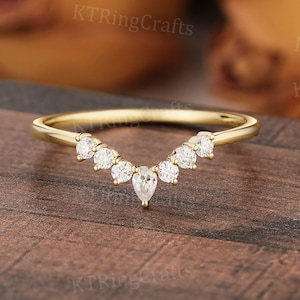 Vintage Curved Wedding band,Pear Moissanite ring,Unique Chevron V ring,Delicate Matching ring,V Shaped ring,Art Deco Diamond ring women