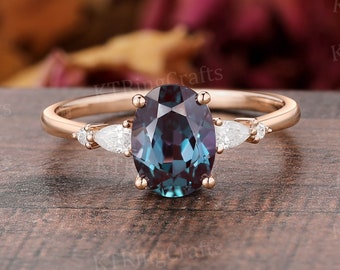 Antique Oval Alexandrite Engagement ring,Alexandrite and Diamond ring Rose Gold,June Birthstone ring,Minimalist ring,Special Gift for her