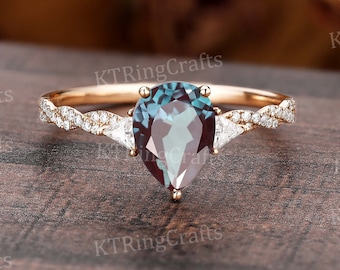 Vintage Alexandrite Engagement ring,Pear Alexandrite Twisted ring,14k Rose Gold,Triangle Moissanite ring,Color Changing ring,Art Deco ring