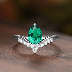 Pear Emerald Engagement ring,Vintage Emerald ring,Stacking Crown ring,14K/18K White Gold ring,Moissanite cluster ring,Antique Promise ring