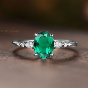 Oval Emerald Engagement ring,Green Gemstone ring,Vintage Stacking ring,White Gold Emerald ring,Diamond Cluster ring,Unique Anniversary ring