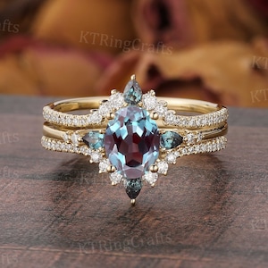 Art Deco Alexandrite Engagement Ring set,Oval Alexandrite Ring,14K Yellow Gold Ring,Moissanite Crown Ring,Stacking ring,Wedding Gift for her