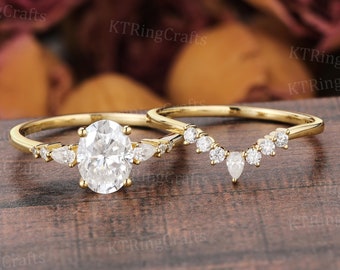 Einzigartige Moissanite Verlobungsring Set, ovale Form Moissanite Cluster Ring, massives Gelbgold, Diamant Krone passender Ring, Vintage Braut Set