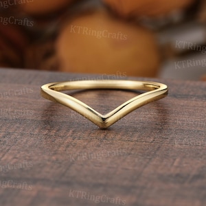 14k/18k Plain Chevron Wedding Band,V Shaped Wedding Band,Vintage Curved Stacking Ring,Solid Yellow Gold Ring,Minimalist Ring,Matching Ring