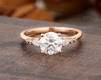 Runder Moissanite Verlobungsring, 14k / 18k Rose Gold Moissanite Ring, Birnen Diamantring, Vintage Sieben Steinring, Art-Deco-Ring, handgemachter Schmuck