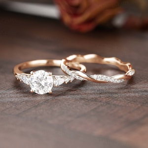Vintage Moissanite Engagement Ring Set,Round cut Moissanite ring,Diamond Cluster ring,Rose Gold Bridal ring,Twisted Wedding band,Unique ring