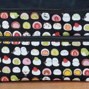 Estuche para cosméticos con 2 cremalleras, billetera y bolígrafo, pájaro Shimaenaga de cola larga + postres dango; tela de algodón de Japón