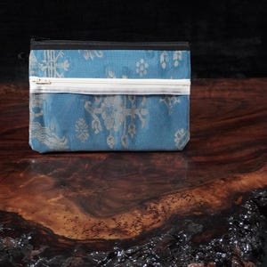 Obi de kimono japonés con forma de pájaro plateado: dos neceseres, billeteras y estuches para bolígrafos con cremallera de 7”