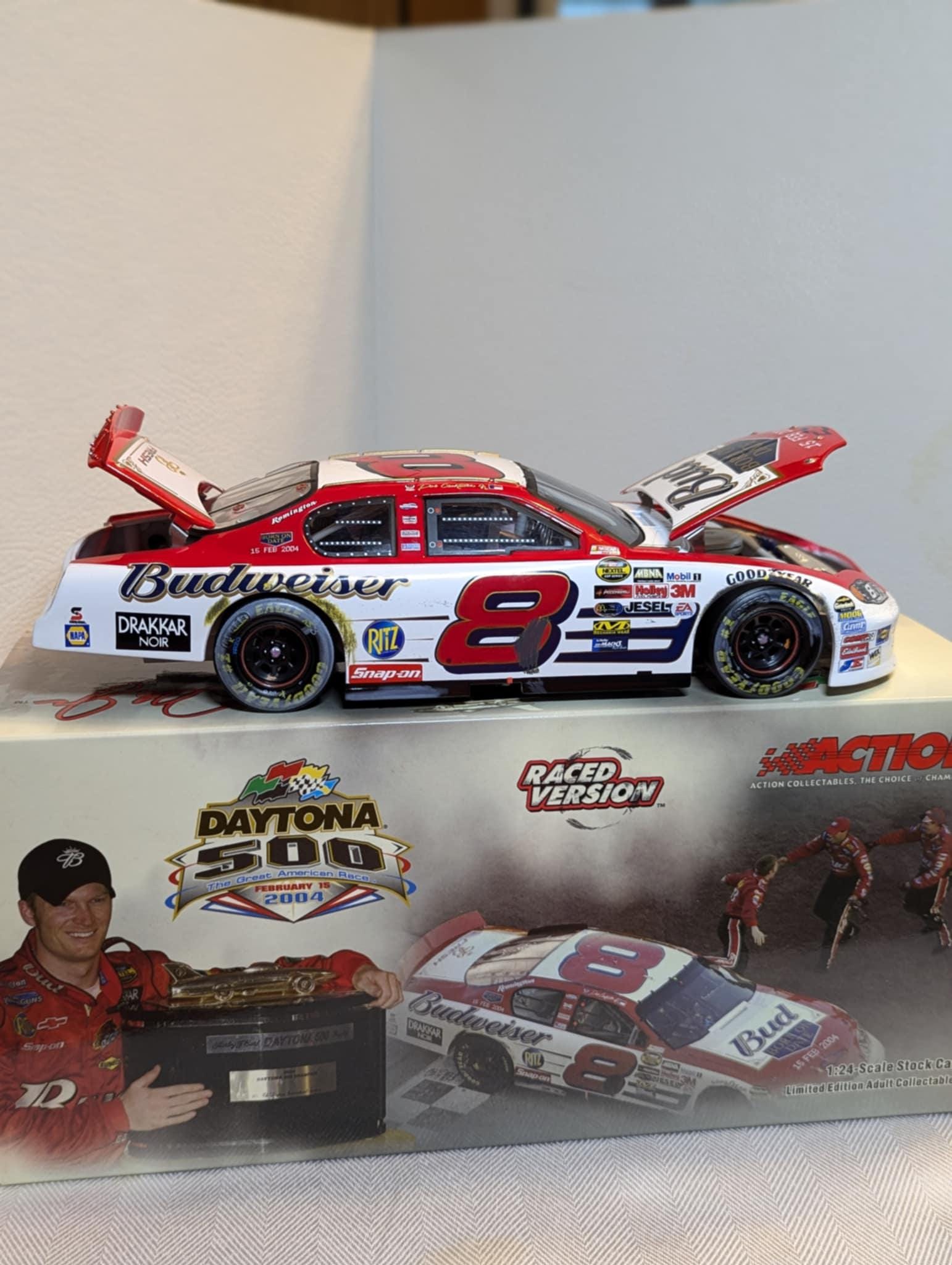 Dale Earnhardt Jr #8 Budweiser – 1:24 Elite, 7 Février 2004, Avec Boîtier