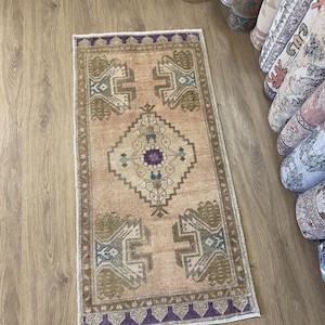 Handcrafted Wool Turkish Rug: Vintage Small Accent Rug (1’9”x3’7” ft)