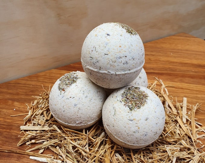 Lavender and Oatmeal Natural Bath Bomb