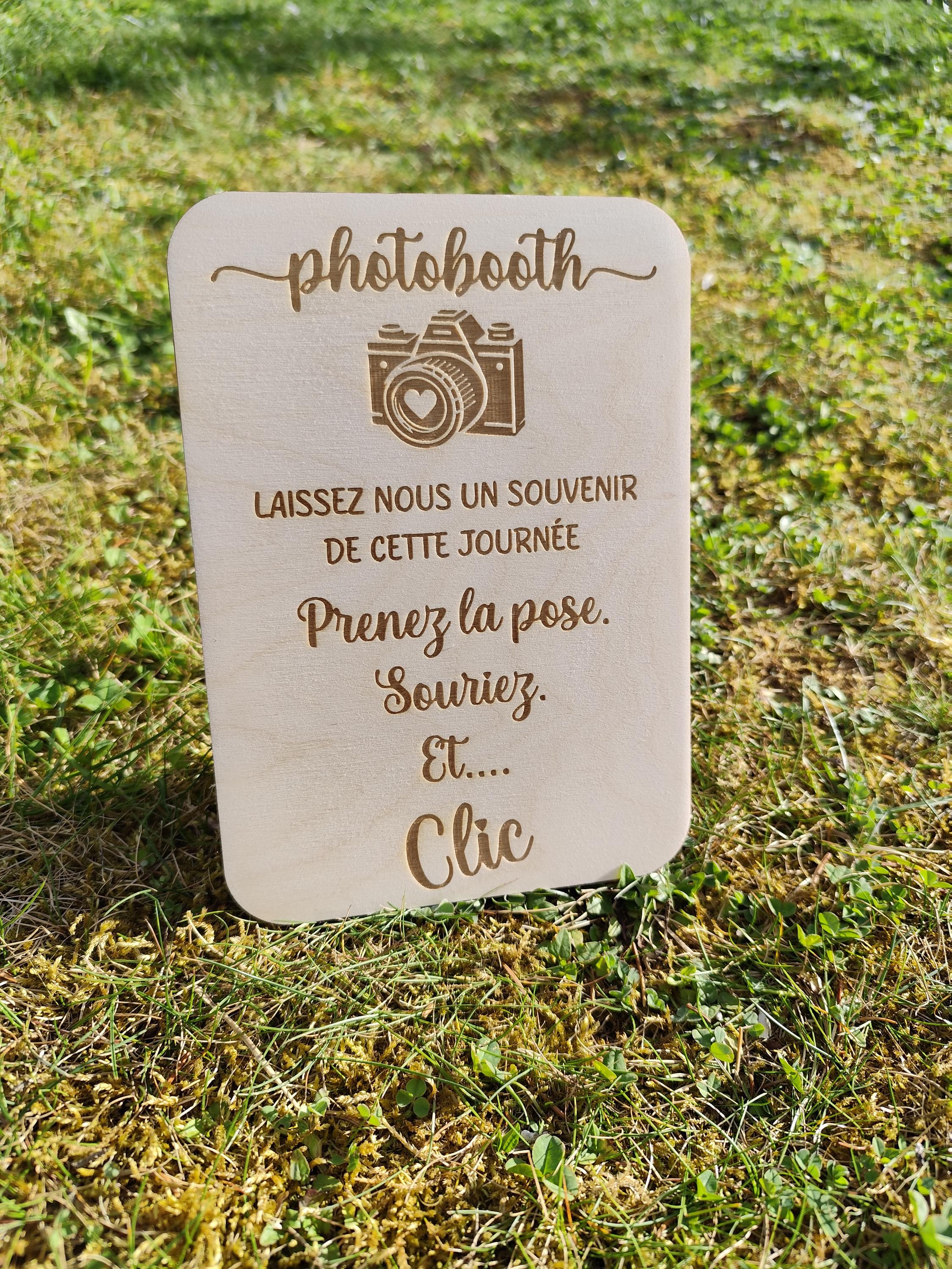 Pancarte en bois pour photobooth de mariage élégante