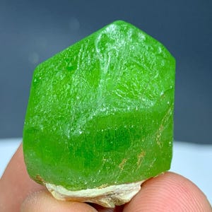 Green Peridot Crystal , Peridot Specimen , Peridot Pendant , Raw Peridot , Rough Peridot Stone , Peridot Gemstone , weight - 27.74Grams