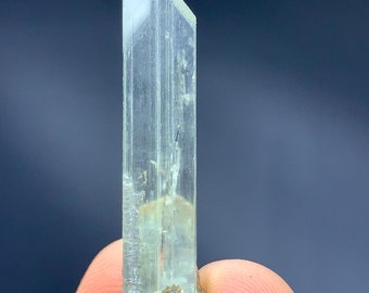 バイカラークンツァイト結晶標本：V字型終端原石（309 g） - Etsy 日本